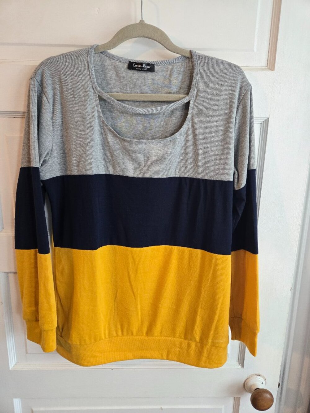 Coeur de Vague Colorblock Cutout Neckline Long Sleeve Top - Size M